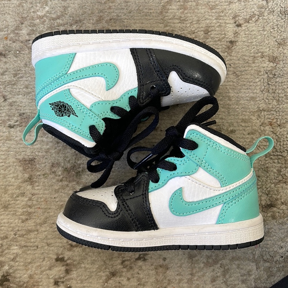 Little kids teal and black air Jordan 1 sneakers size 5c.